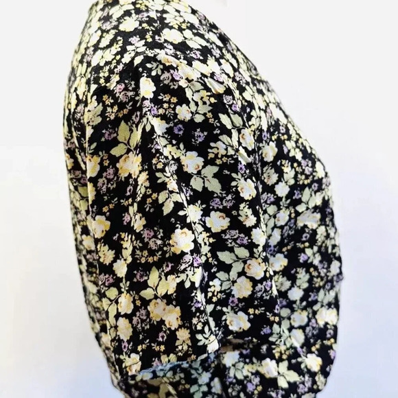 NWT SO GOODS FOR LIFE Juniors Short Sleeve Pullover V-Neck Floral Black Top Sz L - Picture 6 of 11
